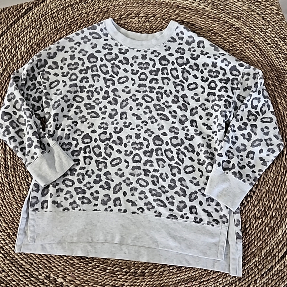 Women's Lightweight Gray Leopard Print Sweatshirt Size XL